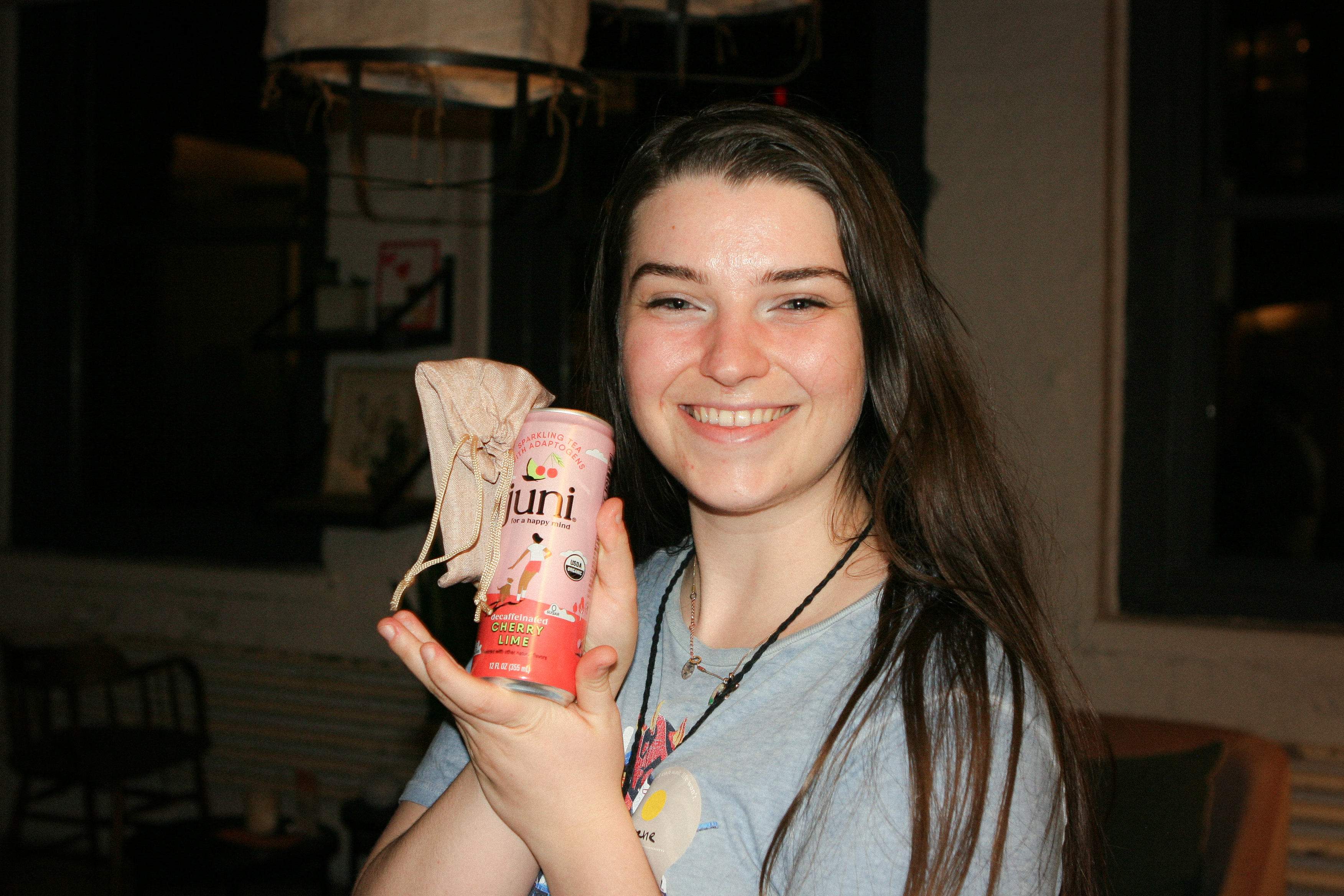 Guest with Juni drink